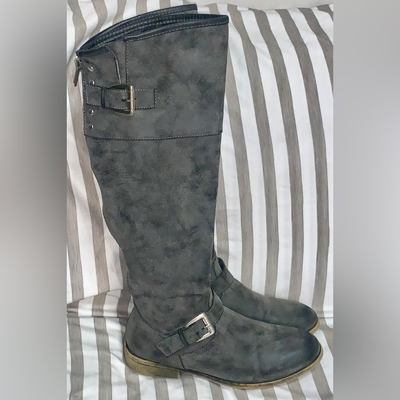 • Madden Girl “Crimson” Distressed Moto Riding  Boots • - Picture 1 of 10